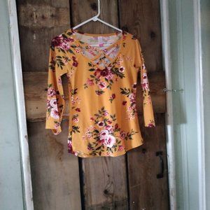 3/4 sleeve peek a boo shirt